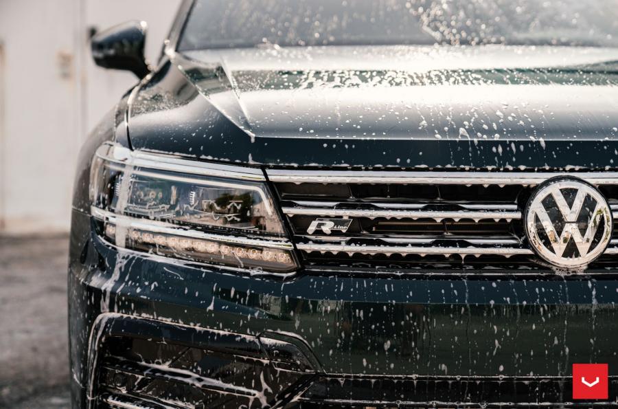 Детали экстерьера Volkswagen Tiguan R-Line on Vossen Wheels (CV10) 2019 года  (фото 34 из 36)